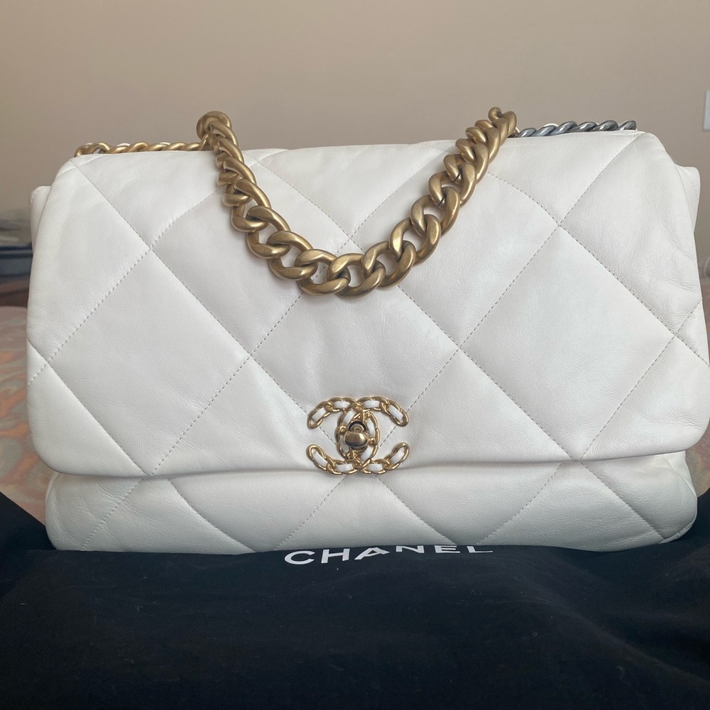 Chanel 19 maxi White Quilted Leather Bag